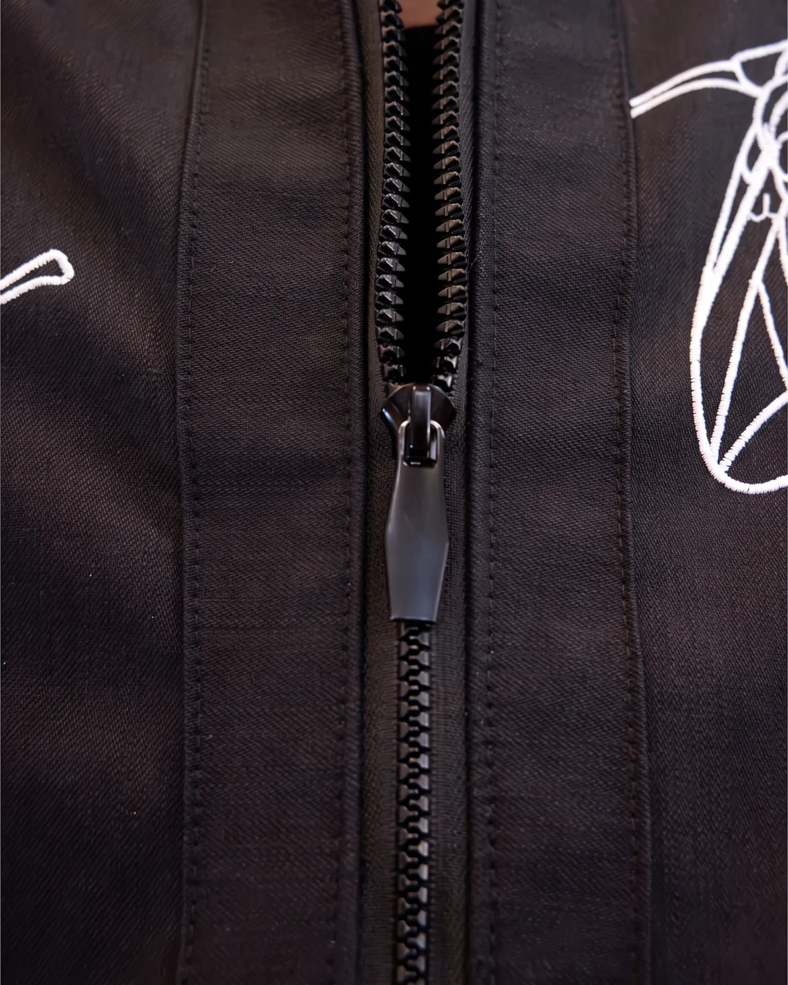 Fly graphic jacket zip detail